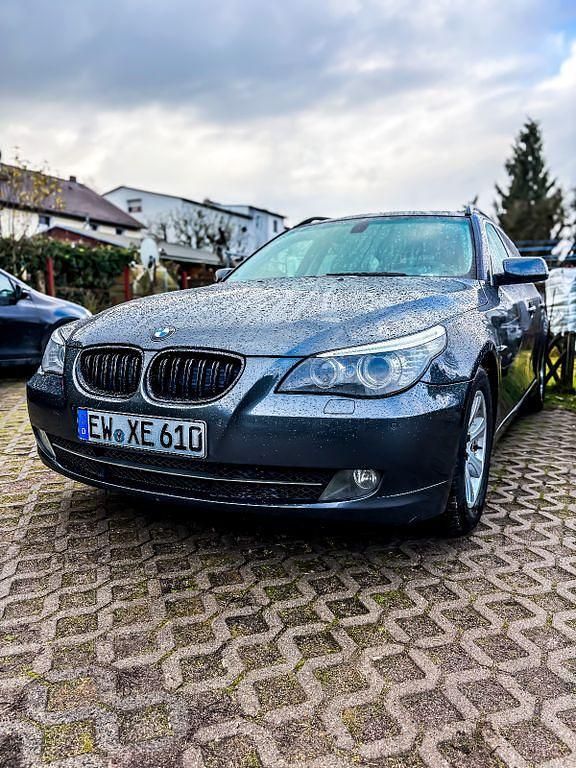 Grau Gebraucht 2009 BMW 520 Kombi | 4.950 € (Fairer Preis) - Bild 1/4