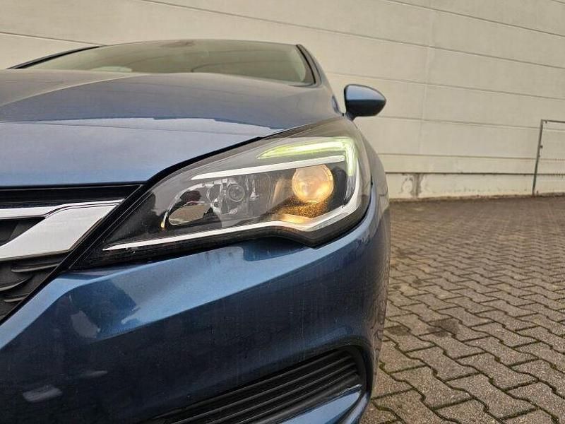 Gebraucht Opel Astra Edition 95 PS (69 kW) 2016 Azur blau (m2) Limousine