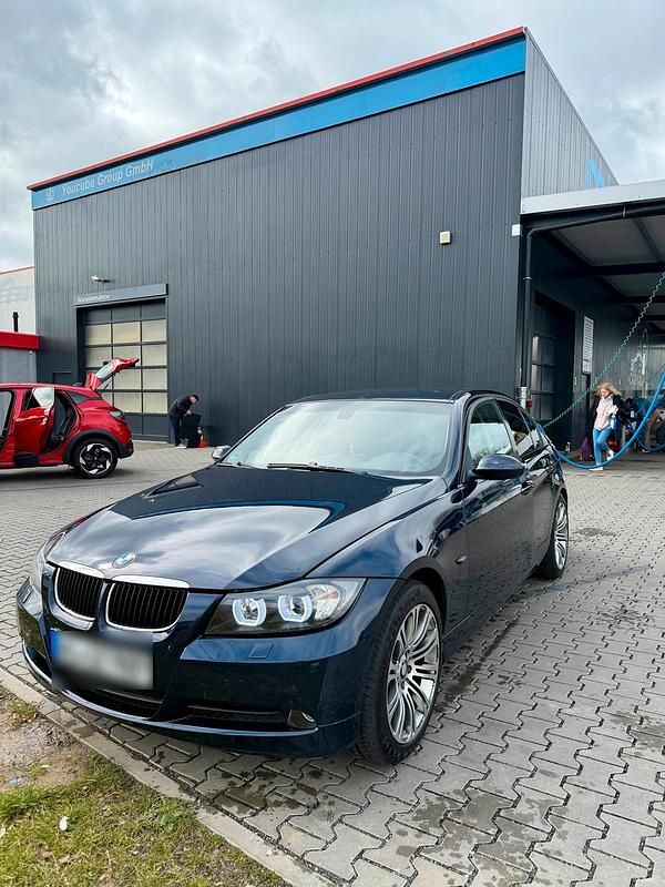 Gebraucht BMW 320 170 PS (125 kW) 2008 Blau Limousine