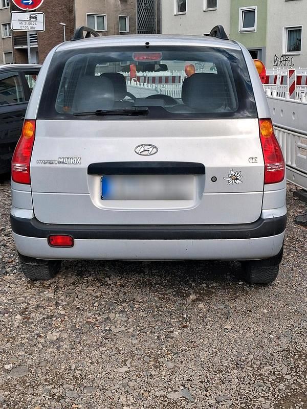 Grau Gebraucht 2003 Hyundai Matrix GLS Van / Kleinbus | 1.350 € (Fairer Preis) - Bild 1/4