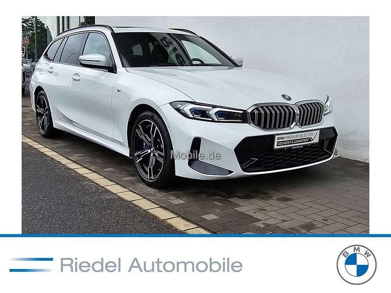 Weiß Gebraucht 2024 BMW 330e M Sport Kombi | 48.990 € (Etwas zu teuer) - Bild 1/3