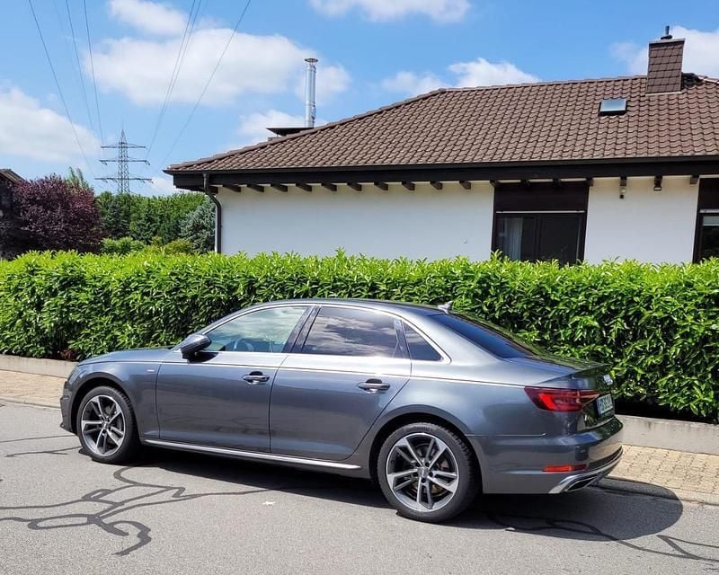 Grau Gebraucht 2019 Audi A4 S-Line Limousine | 25.500 € (Guter Preis) - Bild 1/4