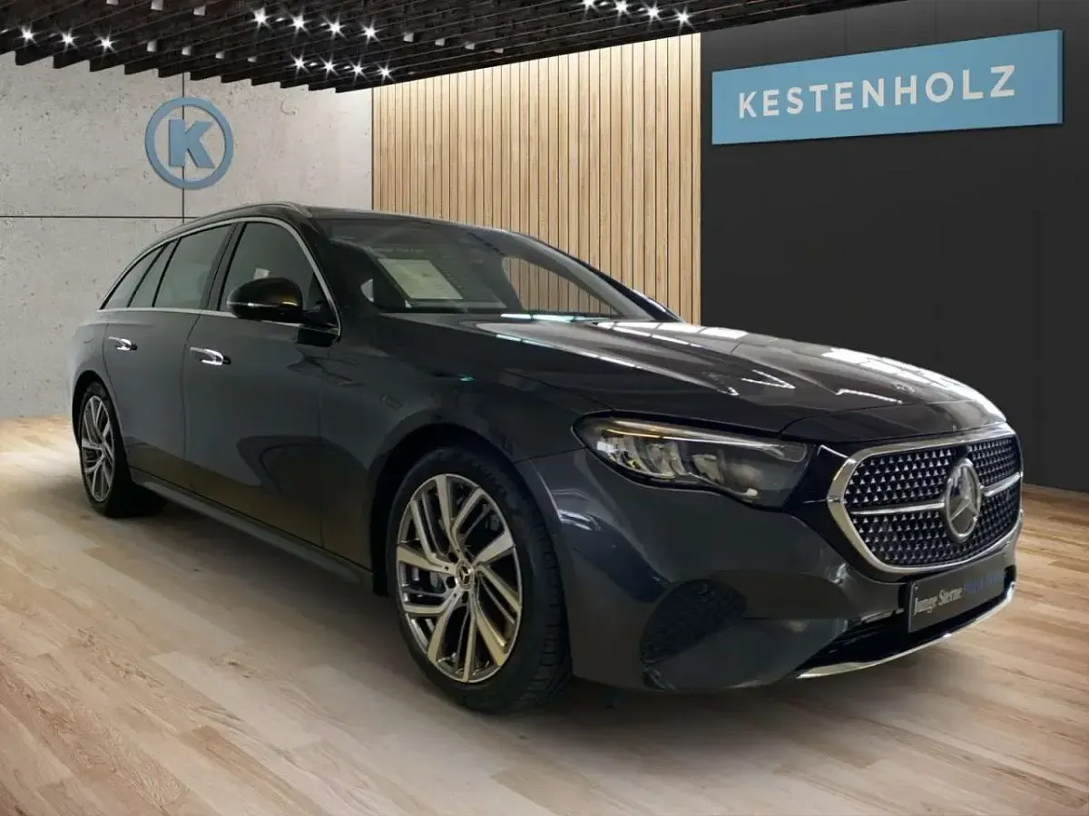 Gebraucht Mercedes E300 Avantgarde 313 PS (230 kW) 2025 Grau Limousine