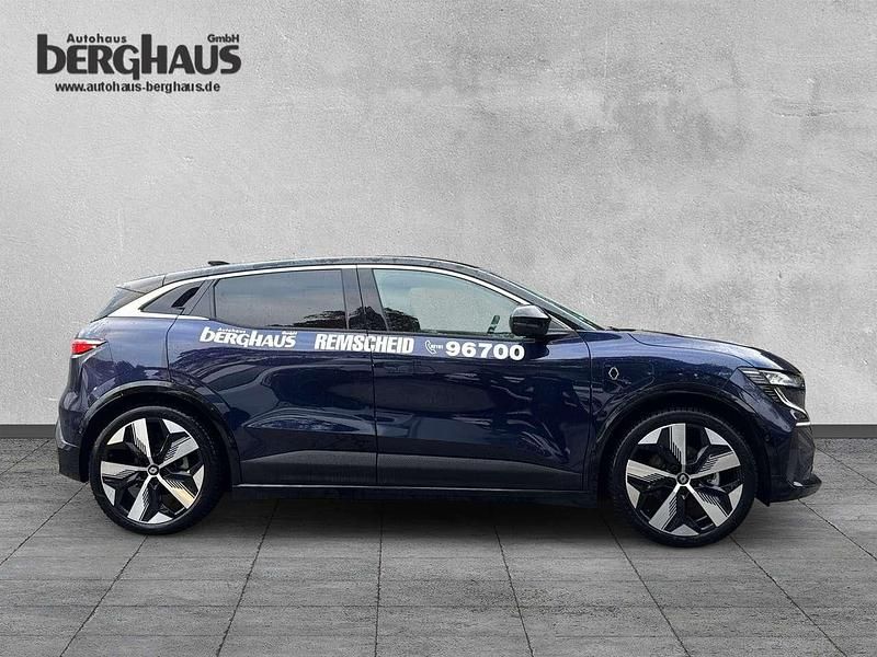 Nachtblau metallic/dach black Gebraucht 2025 Renault Mégane Komfort Limousine | 43.990 € - Bild 1/4