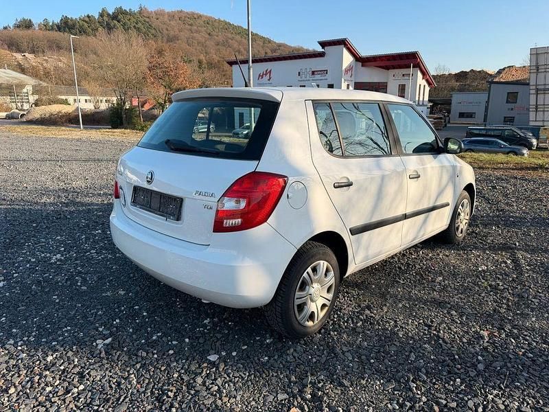 Gebraucht Skoda Fabia Cool Edition 75 PS (55 kW) 2013 Weiß Limousine