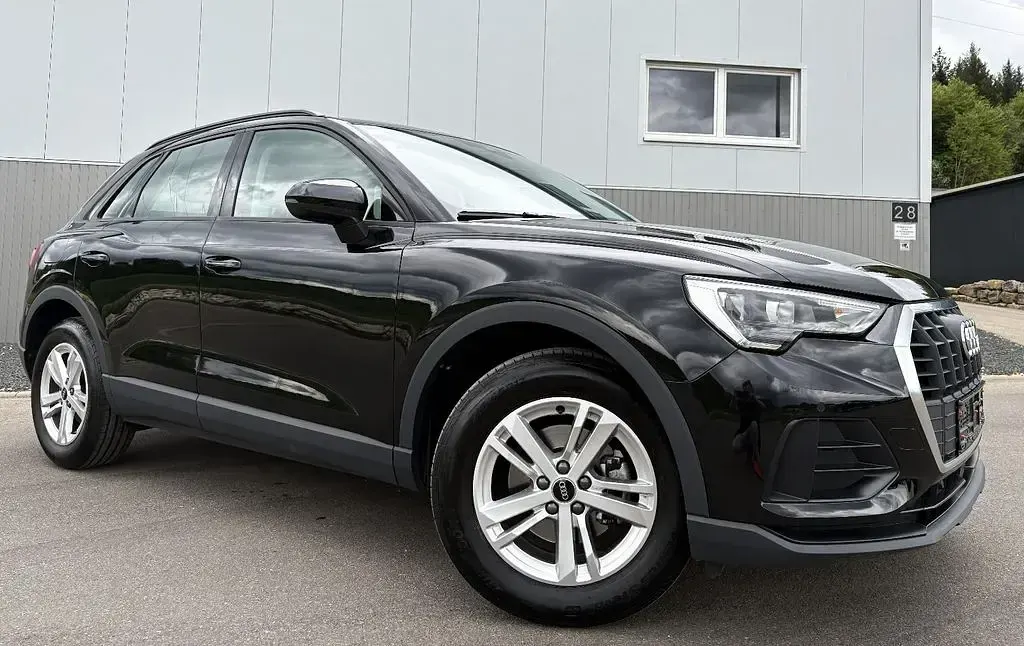 Second-hand Audi Q3 150 CP (110 kW) 2023 Negru SUV