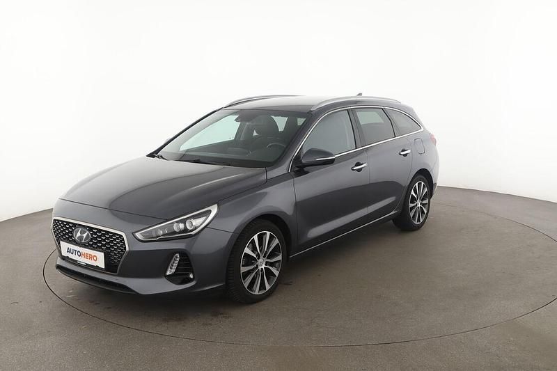 Grau Gebraucht 2017 Hyundai i30 Premium Kombi | 15.790 € (Fairer Preis) - Bild 1/3