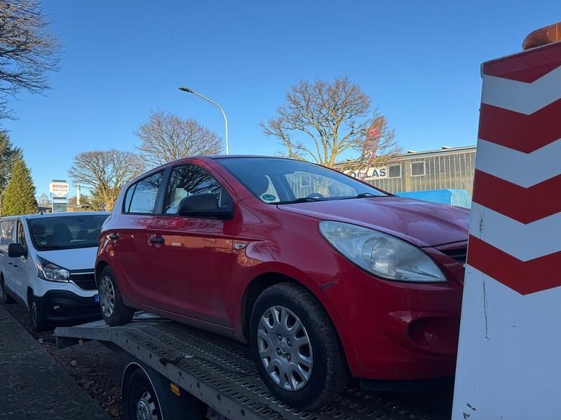 Gebraucht Hyundai i20 77 PS (56 kW) 2009 Rot Kleinwagen