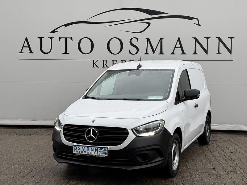 Weiß Gebraucht 2023 Mercedes Citan 110 Limousine | 16.650 € (Guter Preis) - Bild 1/4