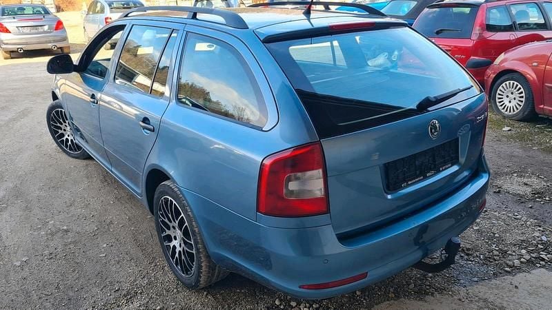 Gebraucht Skoda Octavia 105 PS (77 kW) 2010 Blau Kombi