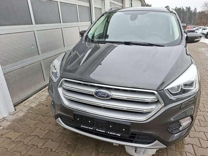 Gebraucht Ford Kuga 150 PS (110 kW) 2019 Grau SUV