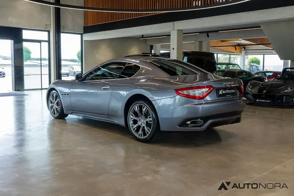 Gebraucht Maserati Granturismo 441 PS (324 kW) 2010 Grau Coupé