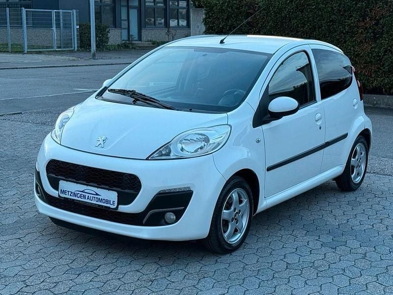 Gebraucht Peugeot 107 Active 68 PS (50 kW) 2013 Weiß Kleinwagen