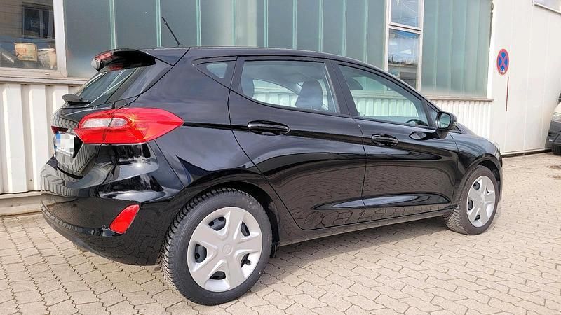 Gebraucht Ford Fiesta Cool & Connect 70 PS (51 kW) 2018 Schwarz Kleinwagen