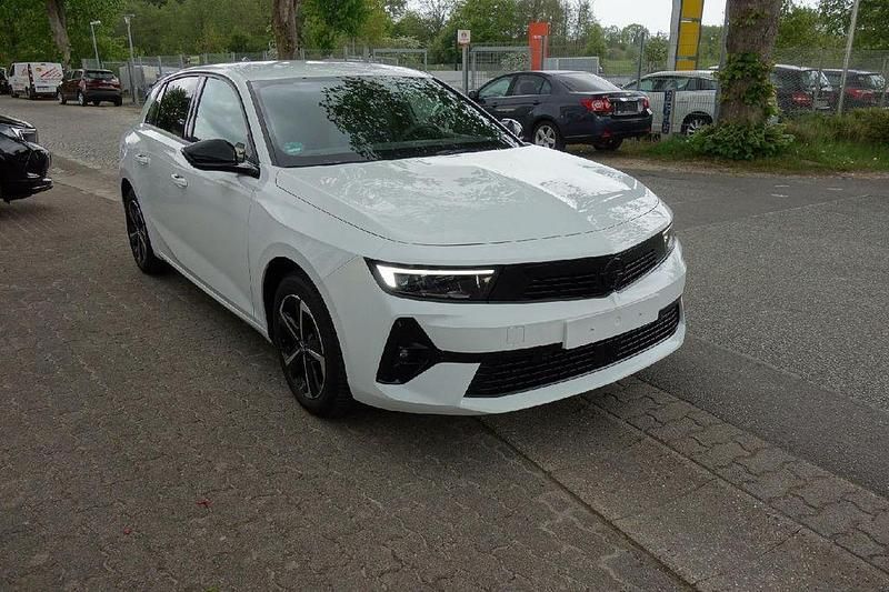 Gebraucht Opel Astra 131 PS (96 kW) 2024 Jade weiß Limousine