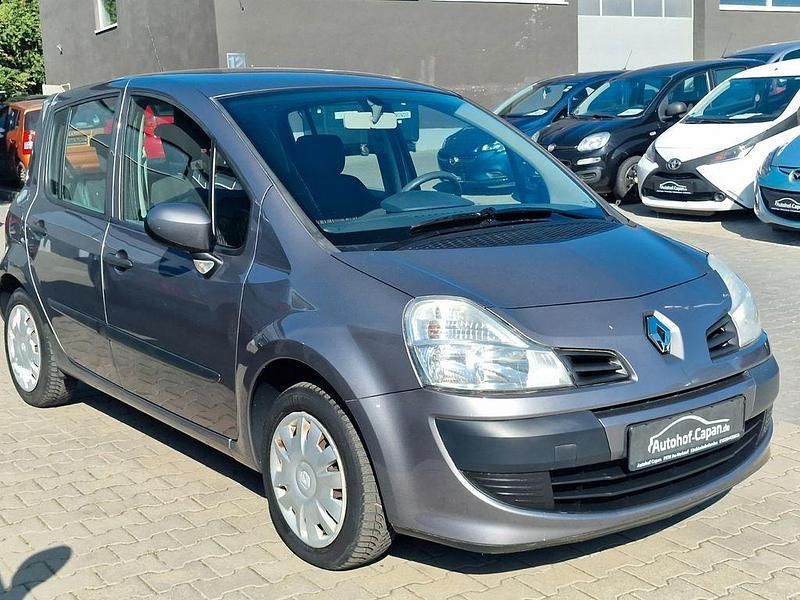 Usado Renault Modus Avantage 75 HP (55 kW) 2009 Cinzento Monovolume