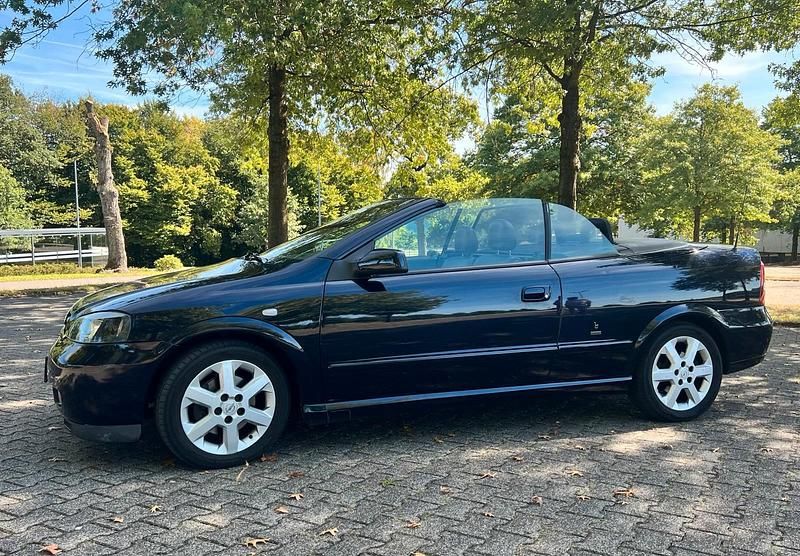 Blau Gebraucht 2003 Opel Astra Cabriolet Cabrio | 3.100 € (Fairer Preis) - Bild 1/4