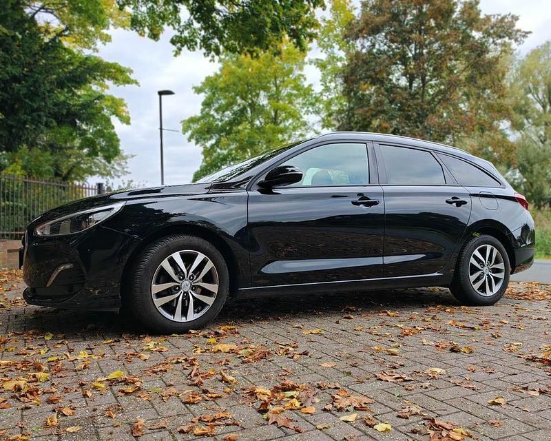Schwarz Gebraucht 2019 Hyundai i30 Kombi | 10.500 € (Guter Preis) - Bild 1/4