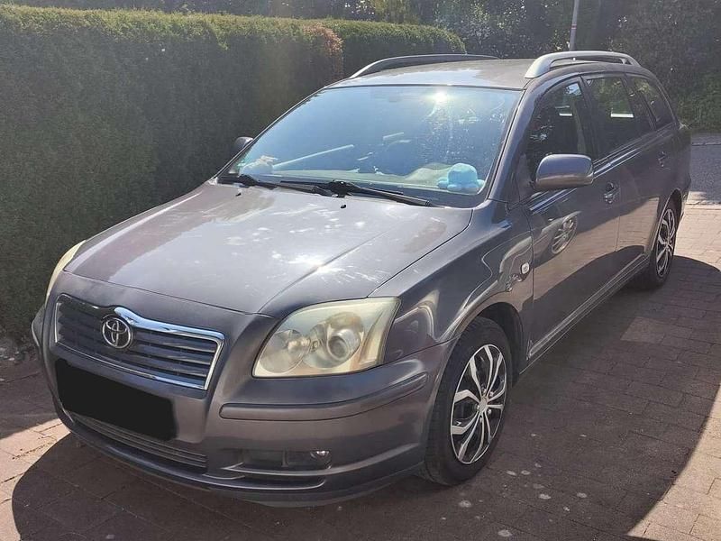 Grau Gebraucht 2006 Toyota Avensis Travel Kombi | 2.300 € (Fairer Preis) - Bild 1/4