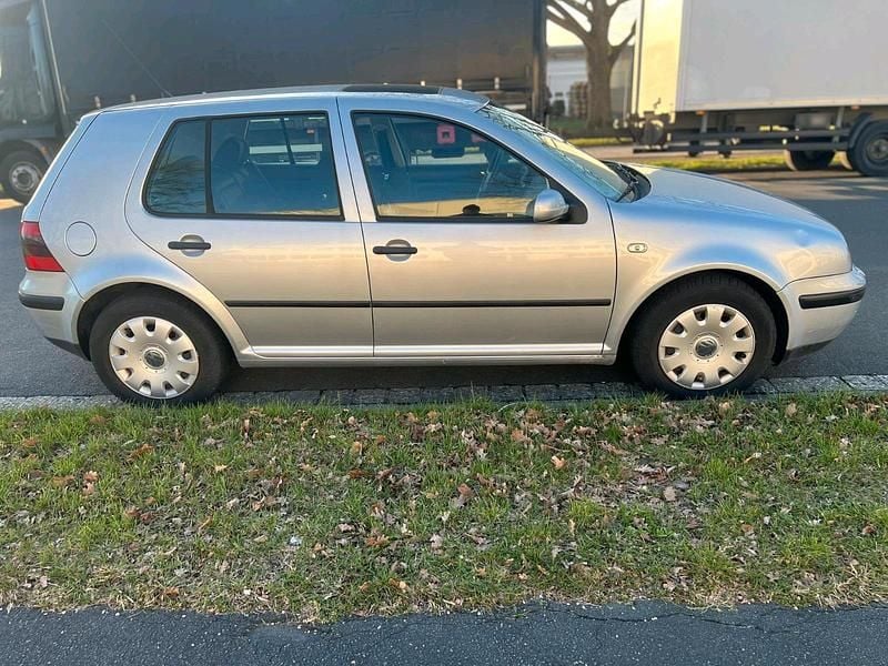 Gebraucht VW Golf IV 101 PS (74 kW) 2002 Silber Limousine