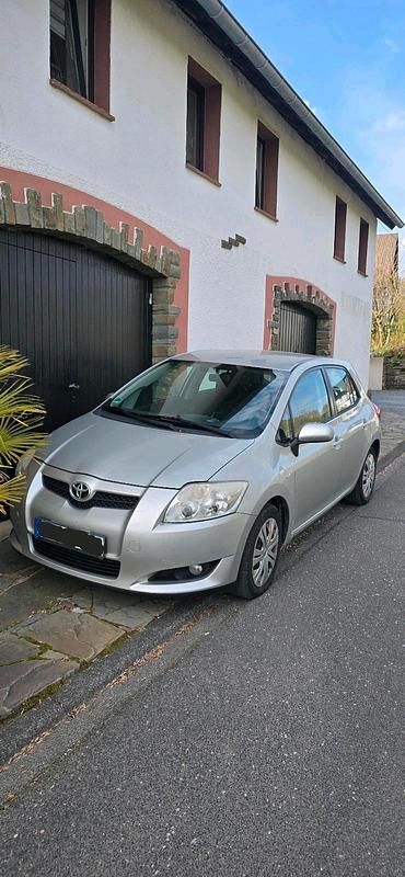 Gebraucht Toyota Auris 140 PS (102 kW) 2008 Silber Kleinwagen