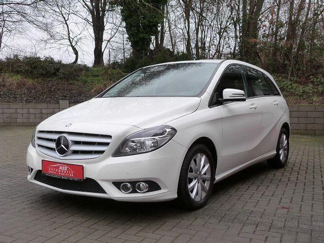Gebraucht Mercedes B180 Edition 122 PS (89 kW) 2013 Weiß Van / Kleinbus