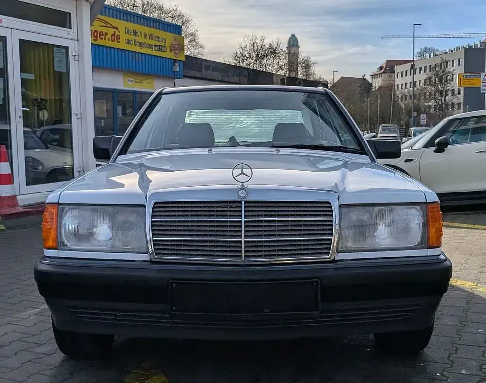 Gebraucht Mercedes 190 160 PS (117 kW) 1987 Weiß Limousine