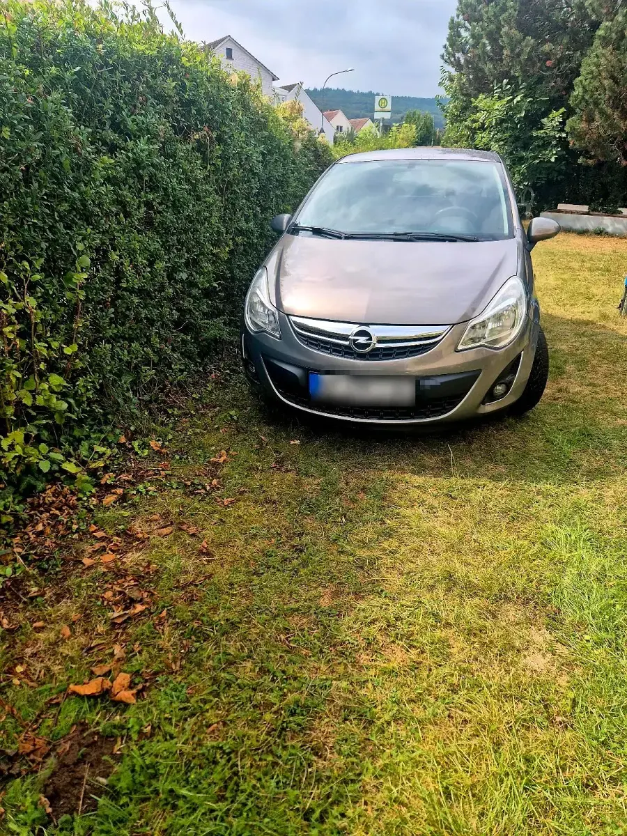 Gebraucht Opel Corsa 86 PS (63 kW) 2011 Braun Kleinwagen