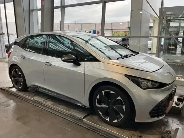 Second-hand Cupra Born 150 kW (204 CP) 2022 Argintiu Hatchback