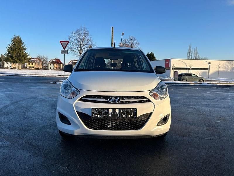 Gebraucht Hyundai i10 Edition 69 PS (50 kW) 2013 Weiß Kleinwagen