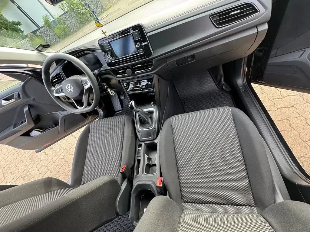 Gebraucht VW T-Roc Move 116 PS (85 kW) 2023 Schwarz SUV
