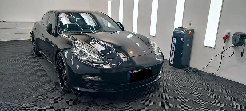 Schwarz Gebraucht 2010 Porsche Panamera 4S Limousine | 29.500 € (Teuer) - Bild 1/4