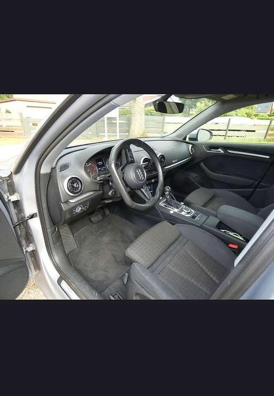 Grau Gebraucht 2017 Audi A3 Sportback S-Line Kleinwagen | 20.000 € (Fairer Preis) - Bild 1/4