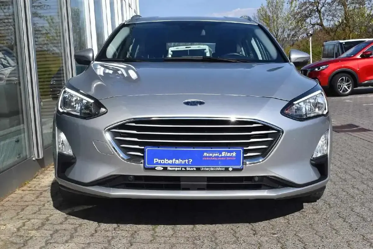 Używany Ford Focus Cool & Connect 101 KM (74 kW) 2019 Srebrny Kombi