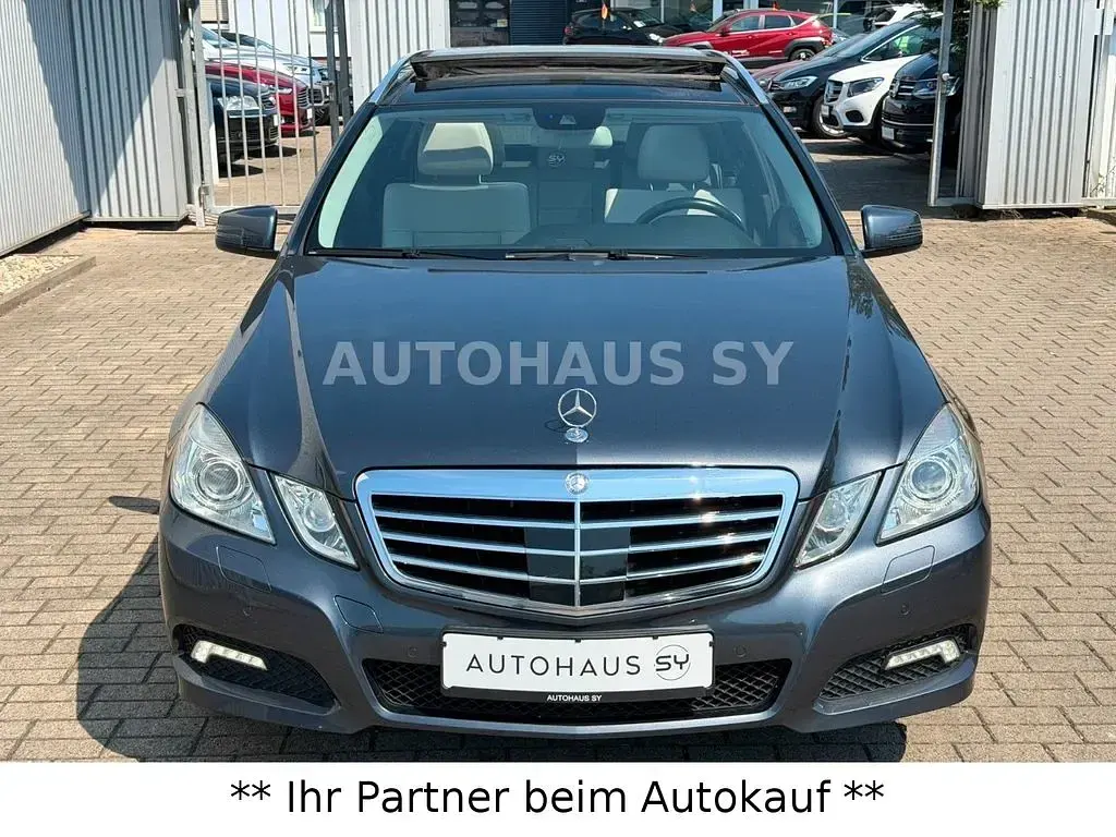 Gebraucht Mercedes E250 Avantgarde 204 PS (150 kW) 2010 Grau Limousine