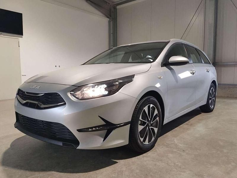 Sparklingsilber Gebraucht 2024 Kia Ceed Sportswagon Kombi | 24.489 € (Guter Preis) - Bild 1/4