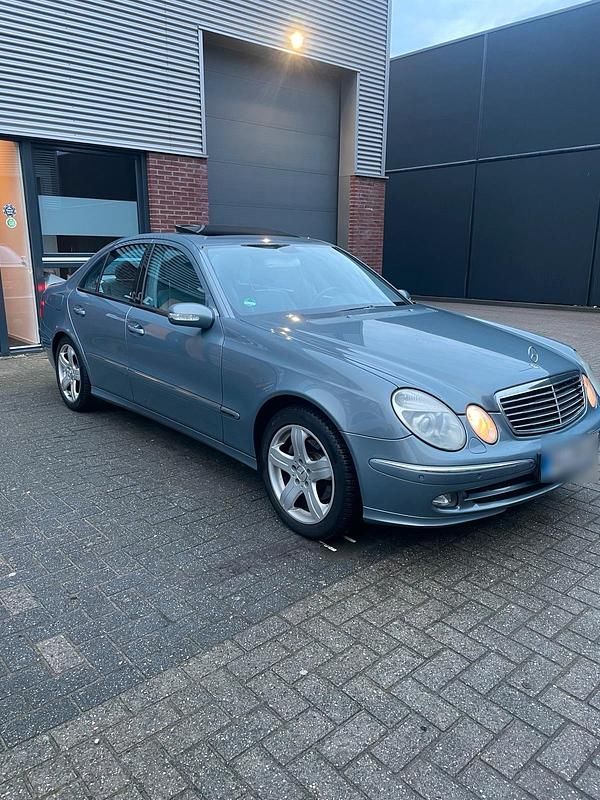 Gebraucht Mercedes E280 Avantgarde 177 PS (130 kW) 2004 Blau Limousine