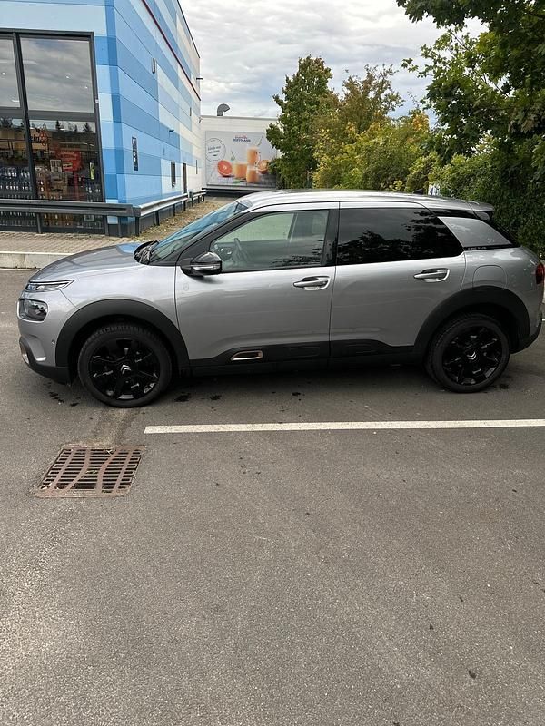 Grau Gebraucht 2019 Citroën C4 Cactus PureTech Kleinwagen | 12.500 € (Fairer Preis) - Bild 1/4