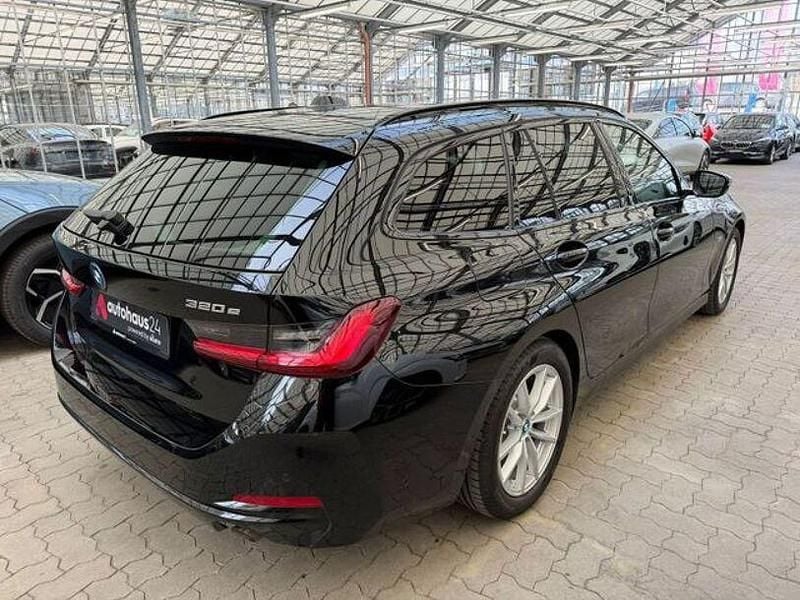 Gebraucht BMW 320e Shadowline 204 PS (150 kW) 2022 Schwarz Kombi