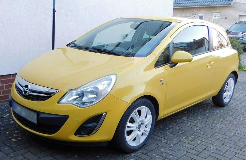 Gelb Gebraucht 2012 Opel Corsa Edition Kleinwagen | 2.900 € (Fairer Preis) - Bild 1/4