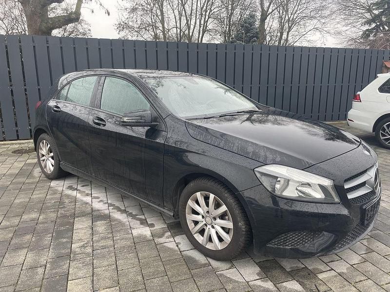 Gebraucht Mercedes A180 109 PS (80 kW) 2013 Schwarz Limousine
