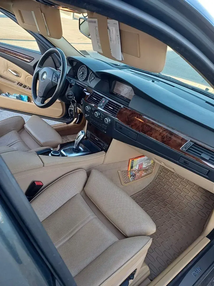 Gebraucht BMW 550 Sport Line 367 PS (269 kW) 2007 Grau Limousine