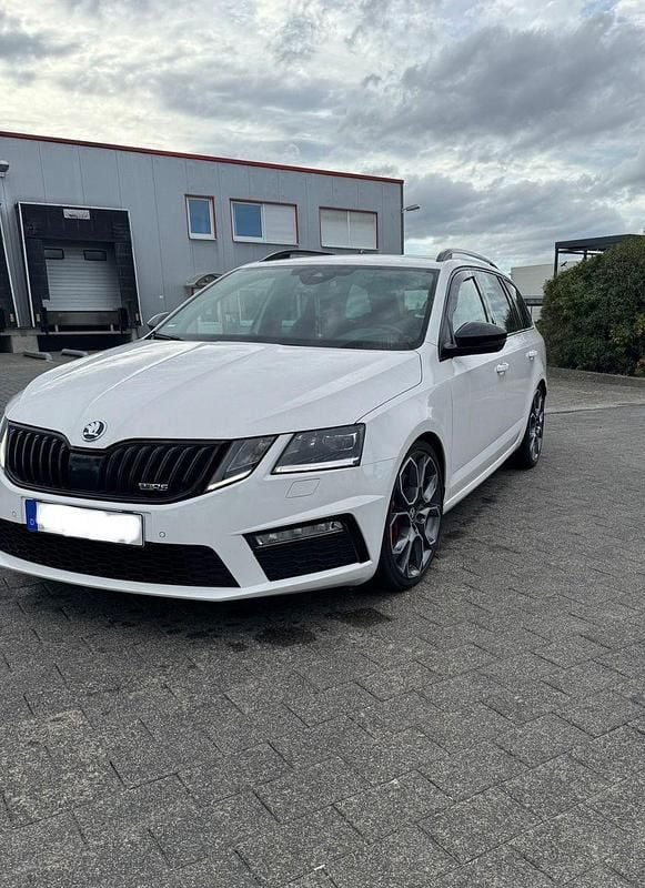 Weiß Gebraucht 2017 Skoda Octavia RS Kombi | 18.999 € (Fairer Preis) - Bild 1/4