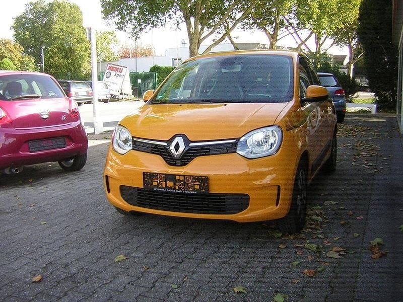 Gelb Gebraucht 2021 Renault Twingo LIMITED Kleinwagen | 10.800 € (Fairer Preis) - Bild 1/4