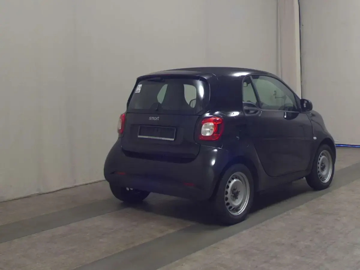 Gebraucht Smart ForTwo Coupé 60 kW (82 PS) 2022 Schwarz Kleinwagen