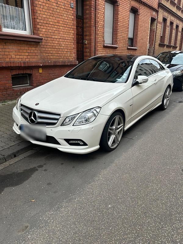 Gebraucht Mercedes E350 AMG 231 PS (169 kW) 2010 Weiß Coupé