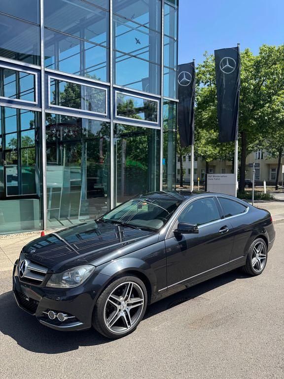Schwarz Gebraucht 2012 Mercedes C250 Coupé | 8.900 € (Guter Preis) - Bild 1/4