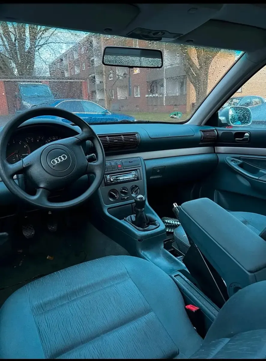 Second-hand Audi A4 101 CP (74 kW) 1998 Gri Berlinǎ