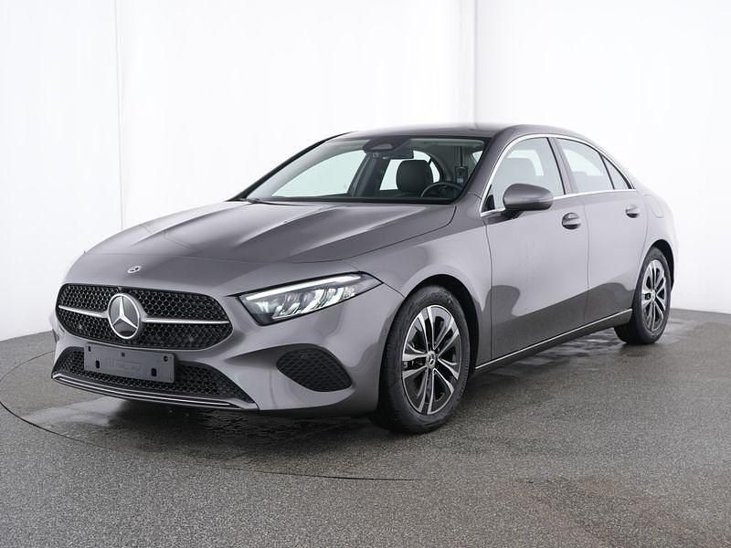 Gebraucht Mercedes A180 Progressive 116 PS (85 kW) 2025 Grau Limousine