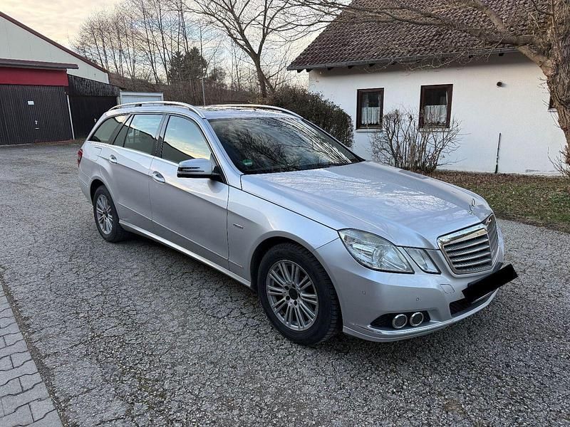 Gebraucht Mercedes E220 Elegance 170 PS (125 kW) 2009 Silber Kombi